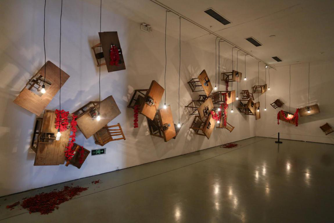 從視覺(jué)變現(xiàn)切入，這樣的主題展覽活動(dòng)展現(xiàn)了20世紀(jì)90年代的那些問(wèn)題