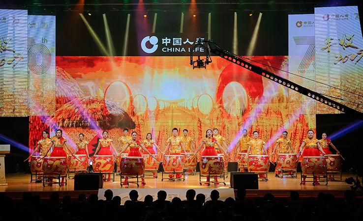 中國(guó)人壽的年會(huì)策劃了一個(gè)誓師環(huán)節(jié)，個(gè)個(gè)都是壯志豪情