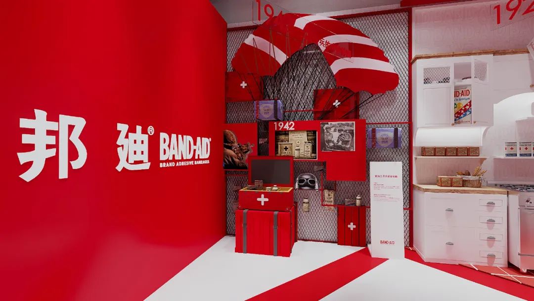100歲的邦迪竟然辦了一個潮玩館快閃店活動，策劃的那抹紅超吸睛
