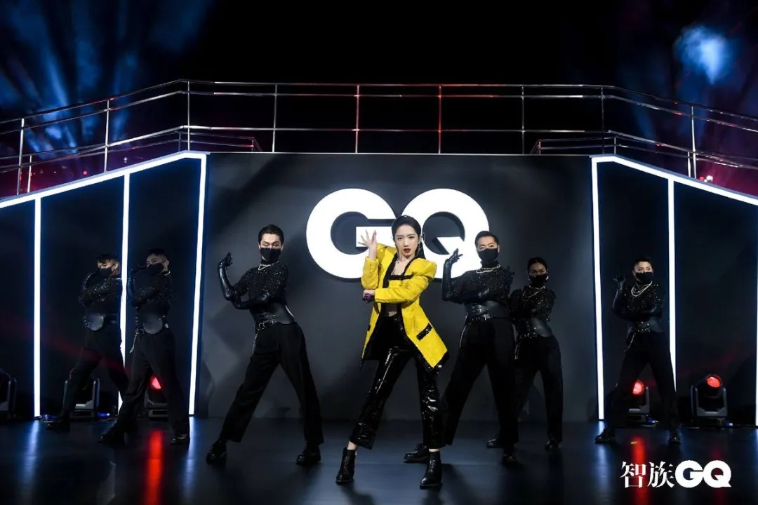 GQ年度人物盛典活動策劃把樓梯打造成國內(nèi)首個(gè)紅毯LIVE SHOW - 第7張 - 會展活動策劃CCASY.COM GQ年度人物盛典活動策劃把樓梯打造成國內(nèi)首個(gè)紅毯LIVE SHOW - 第7張