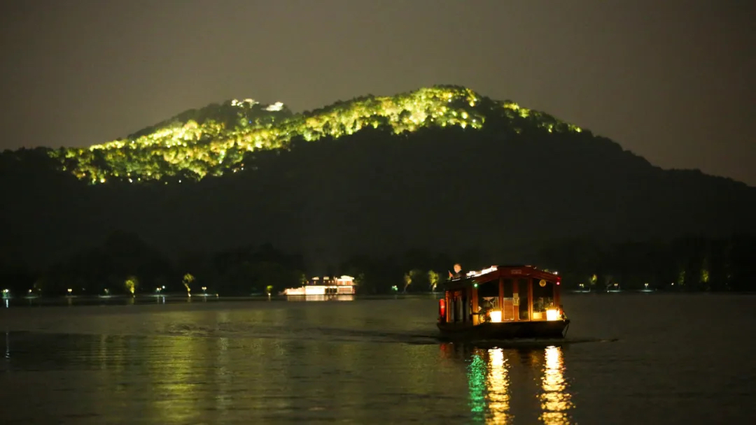 梅賽德斯-邁巴赫至臻品鑒活動策劃詮釋以「禮」為尊的時代之華 - 第18張 - 會展活動策劃CCASY.COM 梅賽德斯-邁巴赫至臻品鑒活動策劃詮釋以「禮」為尊的時代之華 - 第18張