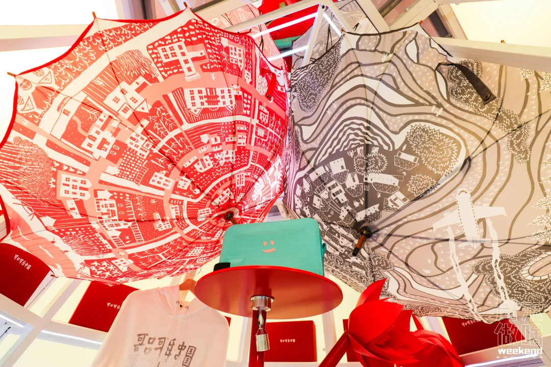 可口可樂藝術(shù)展覽活動(dòng)策劃主角竟是10萬多個(gè)可回收飲料瓶 - 第15張 - 會展活動(dòng)策劃CCASY.COM 可口可樂藝術(shù)展覽活動(dòng)策劃主角竟是10萬多個(gè)可回收飲料瓶 - 第15張